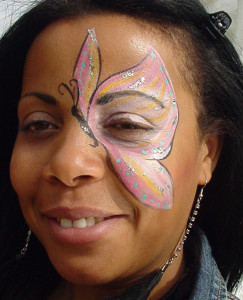 Frau-Schmetterling-nah