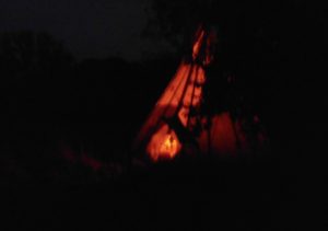 tipi-bei-nacht